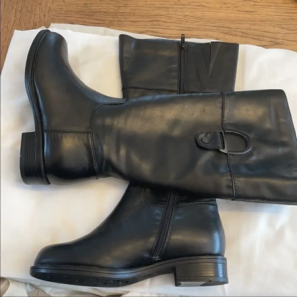 DAVID TATE KNEE HIGH LEATHER BOOTS.  NEW